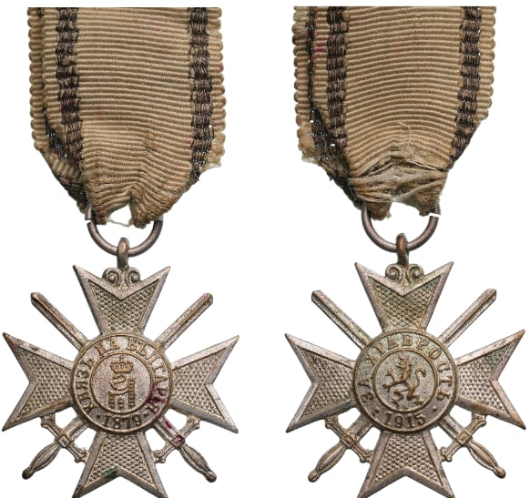 Order for Bravery, Soldier's Cross: 3rd Class, 1915 Model. Breast Badge, 38x34 mm, silvered, original suspension ring and ribbon. A badge of best quality, extremely fine condition, rare! I R!