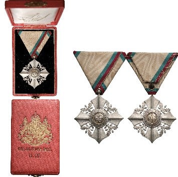 Order of Merit: 3rd Type, 2nd Class, Prince Ferdinand I emission. Breast Badge, 42x32 mm, Silver, original suspension ring and triangular ribbon, in case of issue, with gilt crown and inscription on the lid. Extremel
