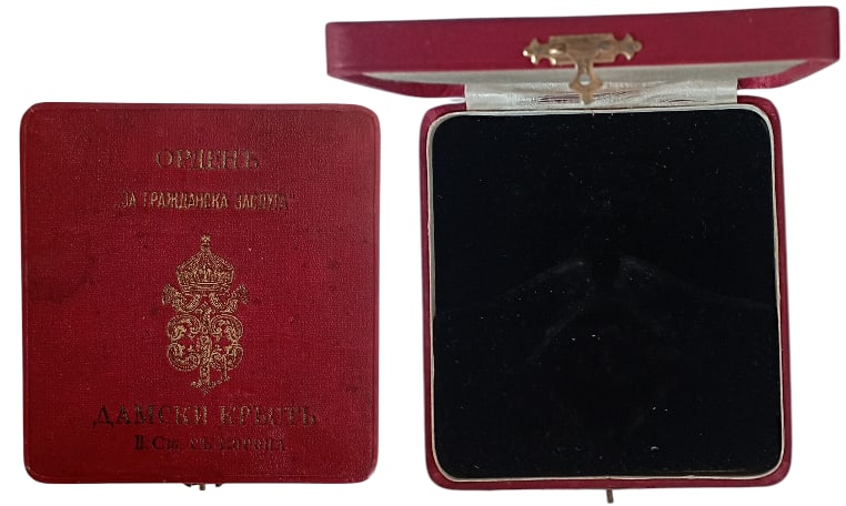 Order for Civil Merit: 2nd Class with Crown Cross for Ladies. Original Case of Issue, with gilt monogram of Tsar Ferdinand and inscription on the lid. Extremely fine condition and scarce! I R!