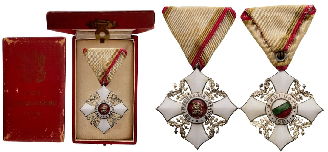 Order for Civil Merit: Knight's Cross, 5th Class, Republic Model 1944-1950. Breast Badge, 50 mm, Silver, central medallion enameled, original suspension ring and triangular ribbon, in original case of issue, with Republic g