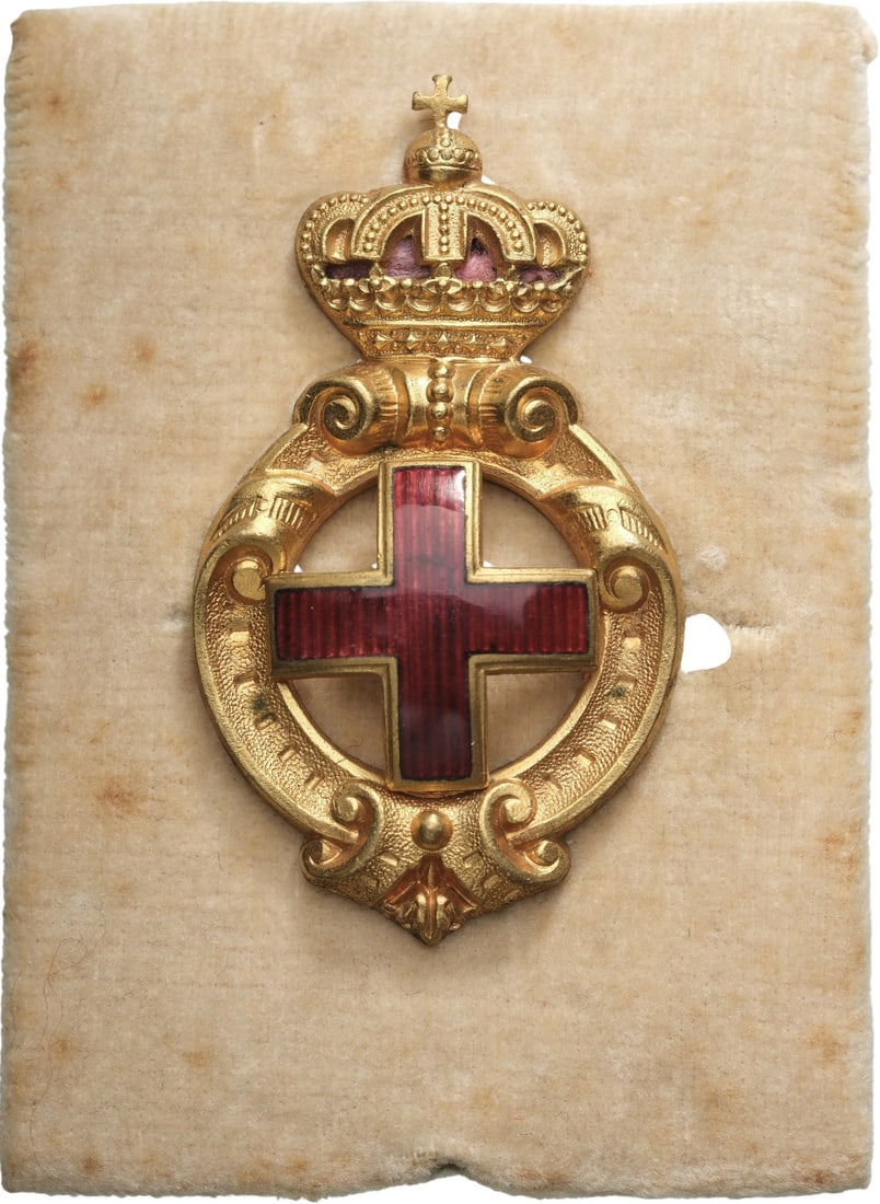 Red Cross Badge, 1st Emission: Breast Badge, 50x30 mm., gilt Bronze, enameled, original pin on reverse, on carboard. Mint condition! I