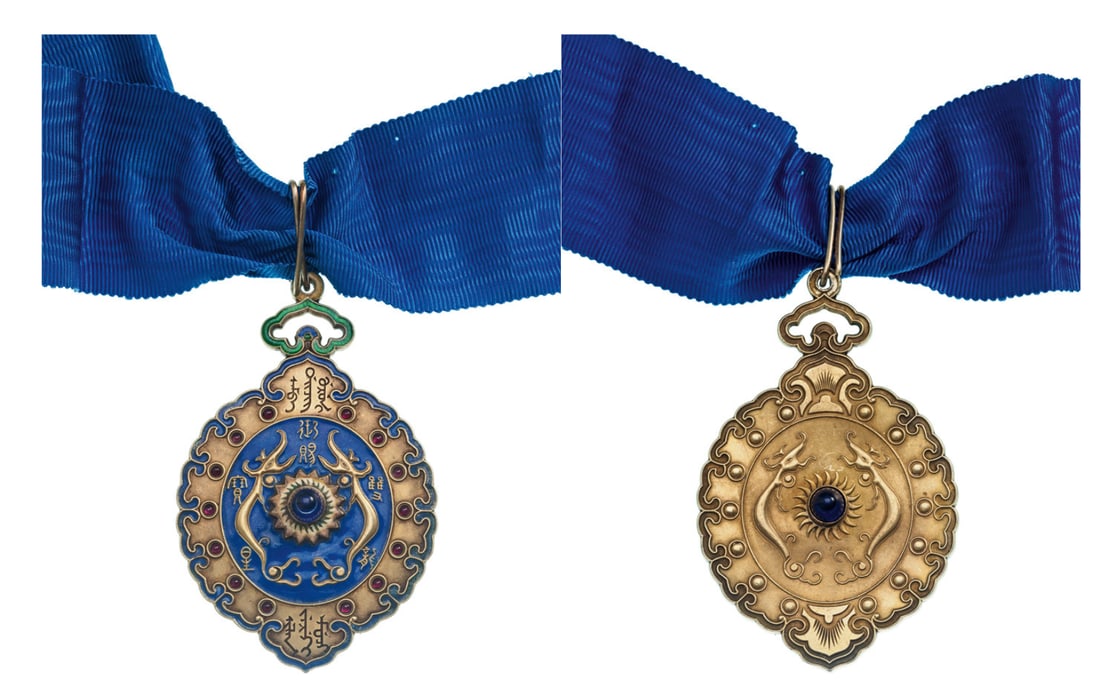 The Order of the Double Dragon: Badge of the Order, 3rd Class 1st Grade. Neck Badge, 75 x 48 mm., gilt Silver, the obverse’s centre with blue enameled field and two facing dragons and a deep-sea blue cabochon on a beaming base, Ch