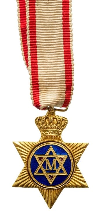 Danish Freemasonery: Breast Badge, 27x21 mm., gilt Bronze, original suspension ring and original ribbon. A beautiful and very rare miniature, in extremely fine condition! I RR!