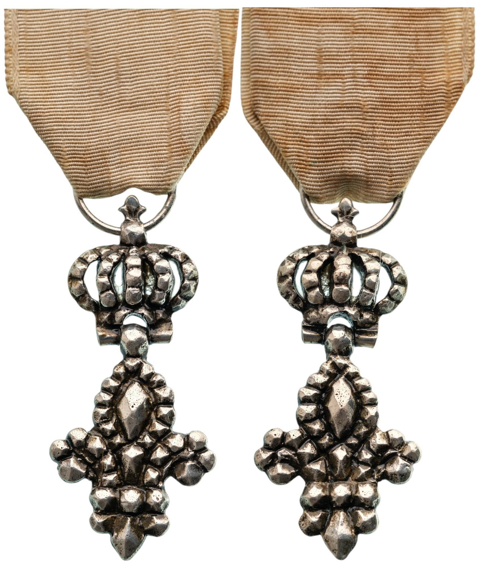 Lys Order, 1814, 2nd Type: Breast Badge, 38x17 mm., Silver, original suspension crown, ring and ribbon. A superb luxury medal, in extremely fine condition! I R!