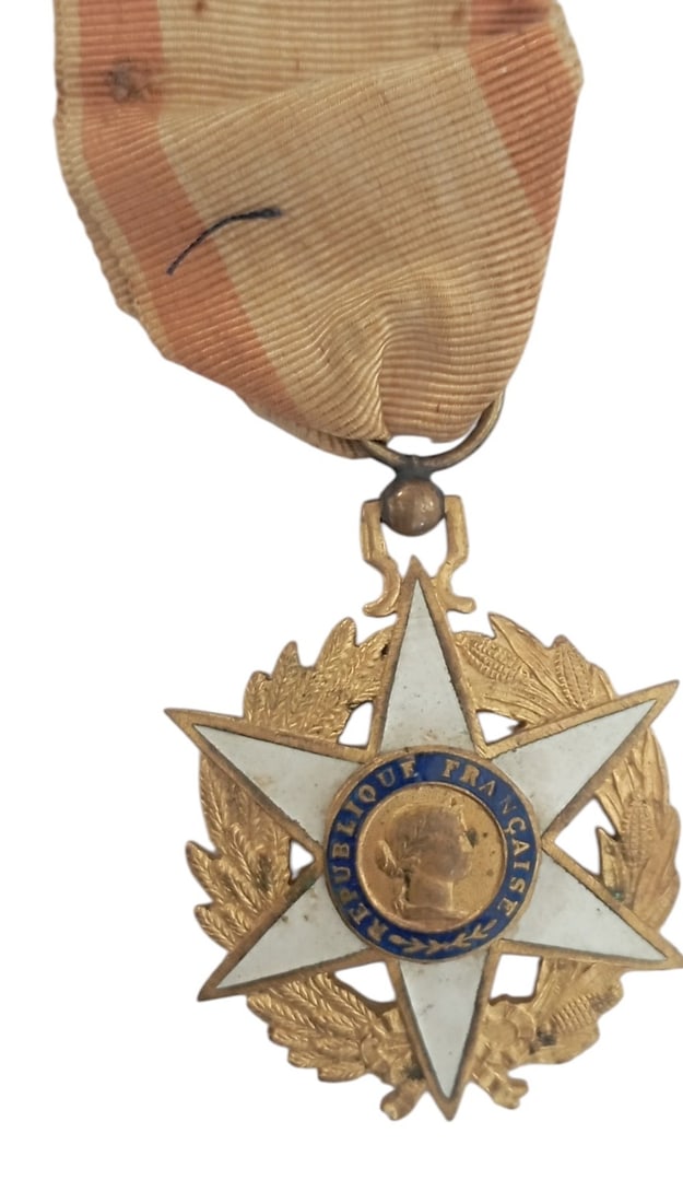 Agricultural Merit Order, instituted in 1883: Knight`s Cross, 5th Class. Breast Badge, 48x37 mm, gilt Bronze, one-side enameled, original suspension ring and ribbon. Very fine condition! II
