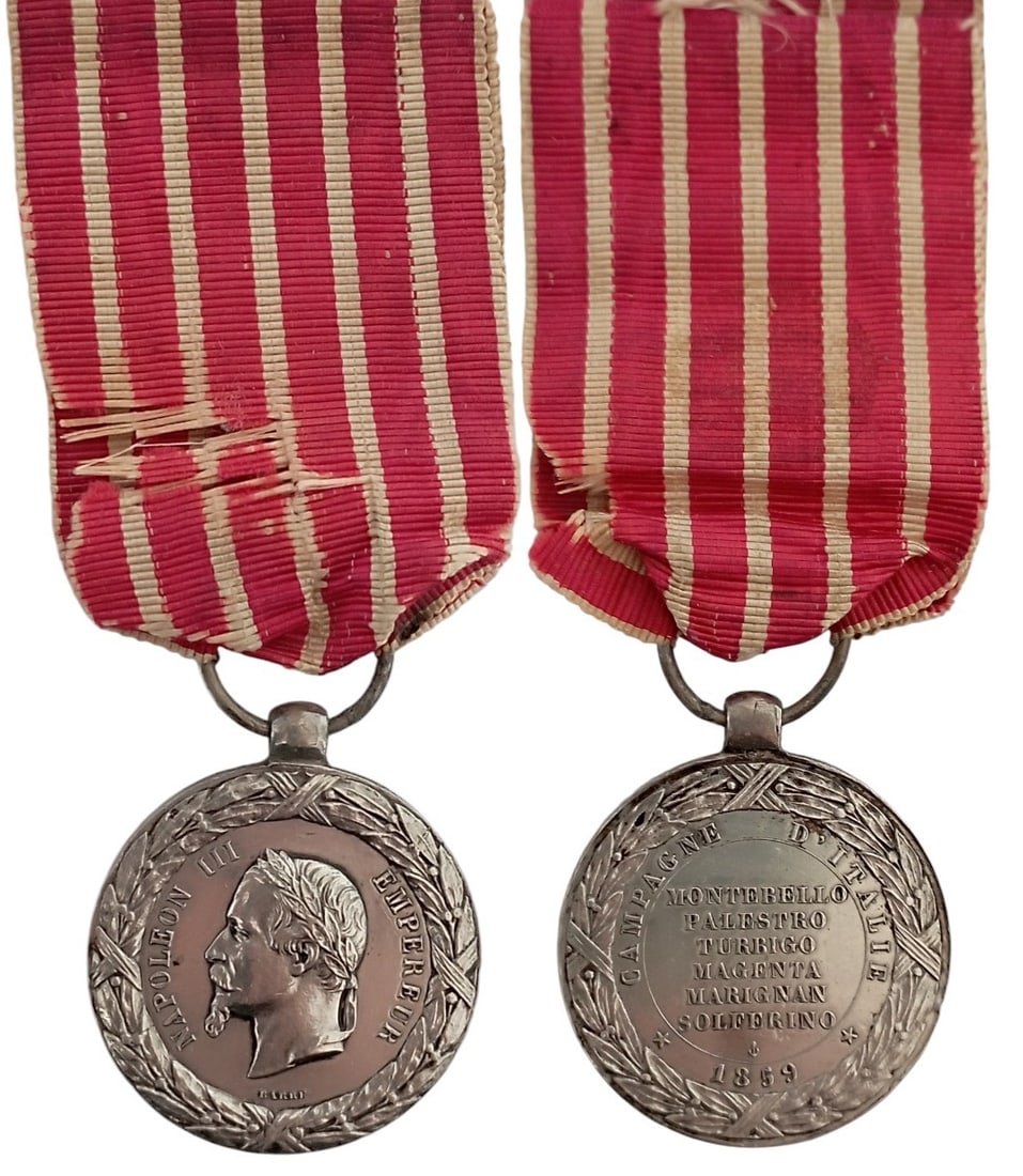 Italy Campaign Medal, instituted in 1859: Breast Badge, 35x31 mm, Silver, signed “BARRE”, original suspension ring and ribbon. I