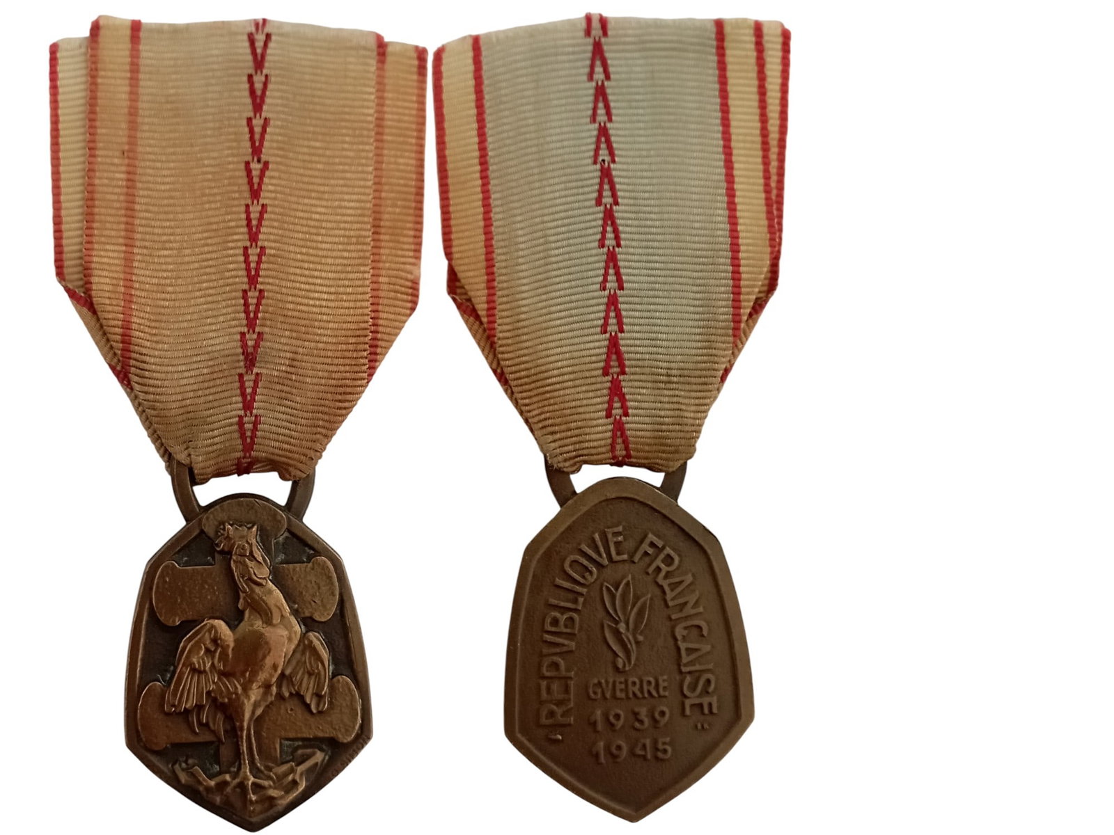 1939-45, War Commemorative Medal: Breast Badge, 38x28 mm, Bronze, original suspension ring and ribbon. I