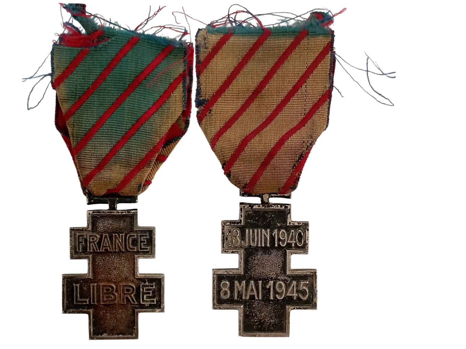 Commemorative Medal for Voluntary Service in Free France: Breast Badge, 42x29 mm, silvered Bronze, original suspension and ribbon. II"