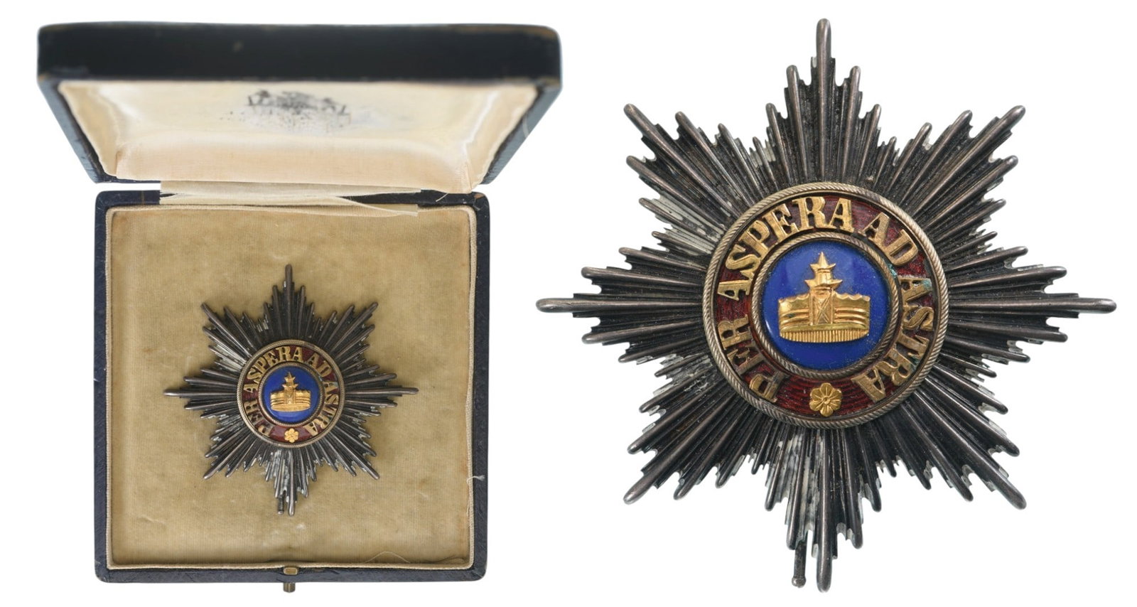 Order of the Wendish Crown: Breast Star, in Prince size (the so-called Prinzengröße), 70x69 mm., 8-pointed star in Silver, with smooth, polished rays, the centre in gold, with blue-enameled medallion, bearing the Wendish crown