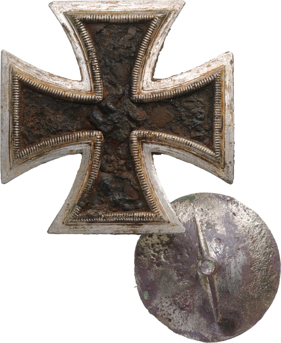 Iron Cross 1939, 1st Class: 1st Class, instituted in 1939. Breast Badge, 44 mm, Silver, with scewback and plate (rosted and separated). Scarce! R! II