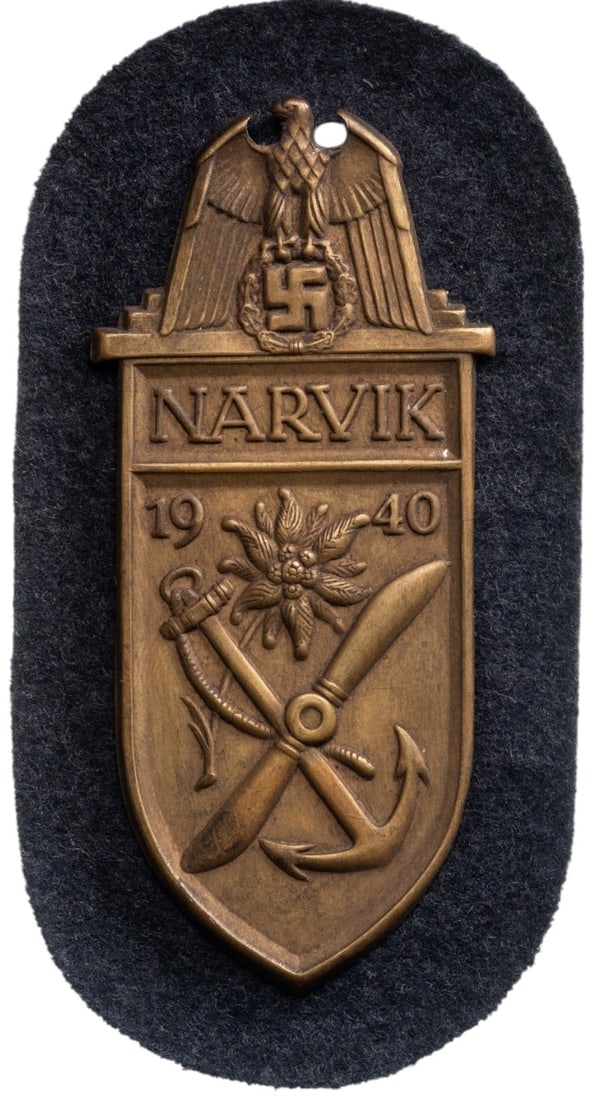 Narvik, instituted 19.19.1940, Badge for Navy: Breast Badge, 91x40 mm, gilt Bronze, original backplate with inscription. A rare and beautiful badge! I R!