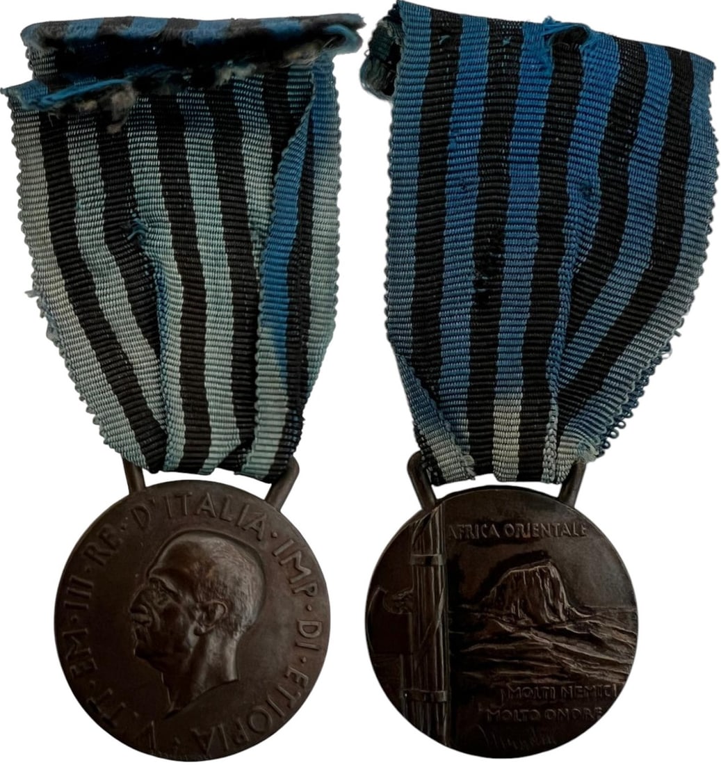 Italian Republic Military Service Medal: Breast Badge, 40x33 mm, Bronze, original suspension ring and ribbon. I
