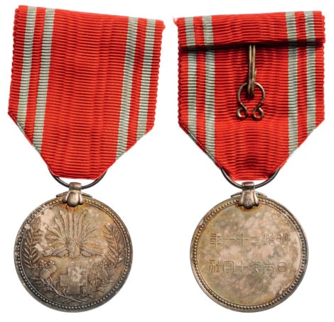 Red Cross Membership Medal, instituted in 1888: Breast Badge, Silver, 30 mm, original suspension ring and ribbon. I