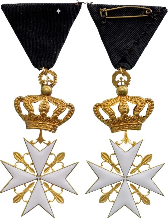 ORDER OF MALTA: Commander's Cross, instituted in 1113. Breast Badge, 84x45 mm, gilt Bronze, both sides enameled, original ornamented suspension crown, ring and triangular ribbon. A superb badge, in extremely fine con