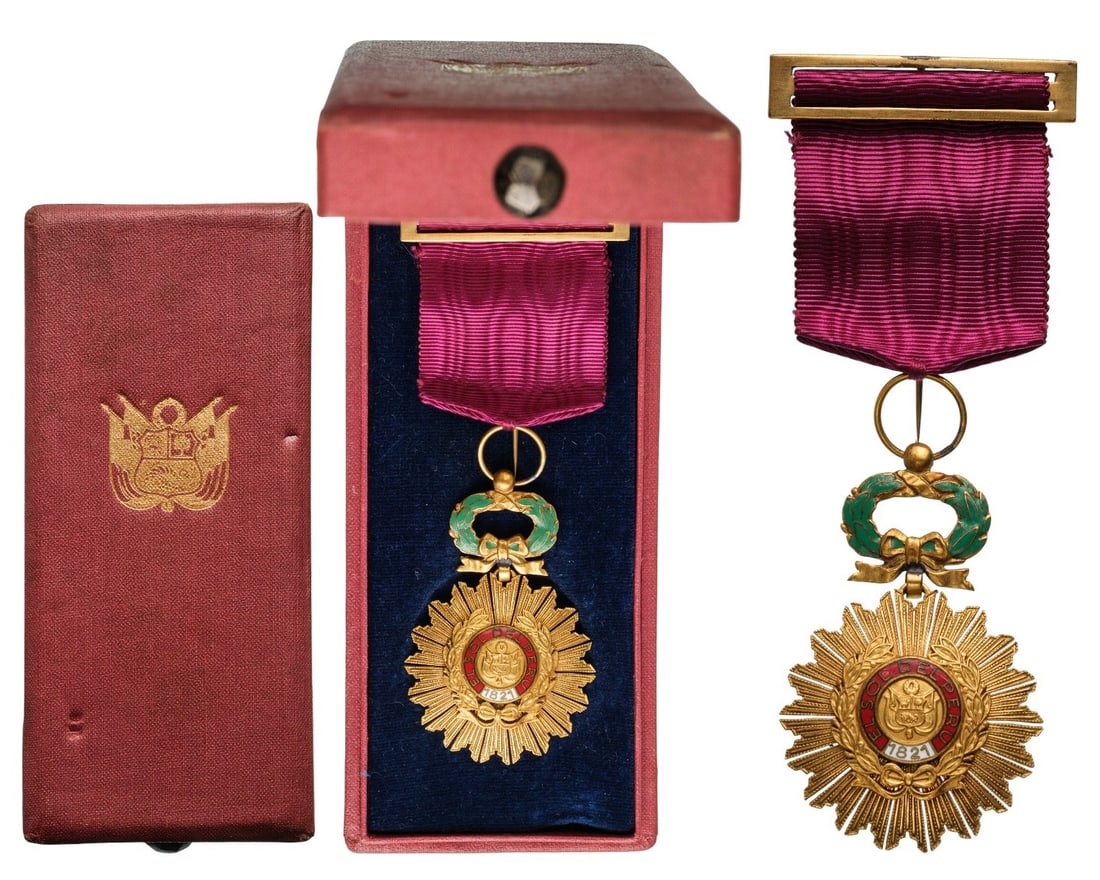 ORDER OF THE SUN OF PERU: Knight's Cross, 5th Class, instituted in 1821. Breast Badge, 61x39 mm, gilt Silver, makers' mark "Casa Nacional de Moneda - Lima", one side enameled, original suspension wreath, ring and ribbon with s