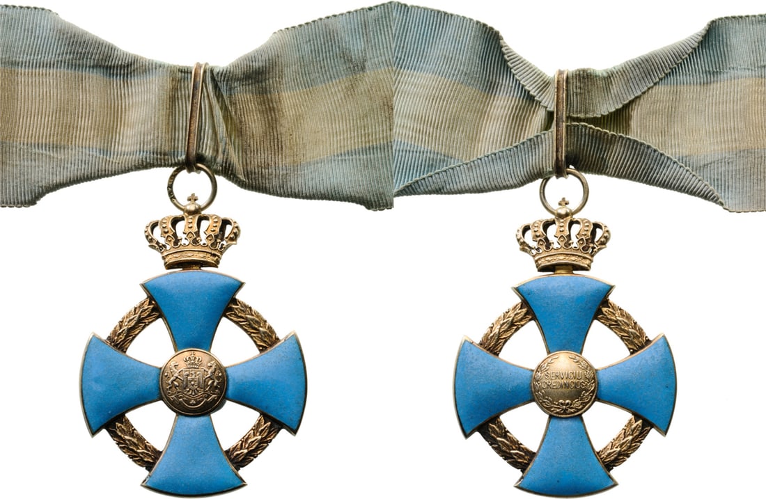 ORDER OF THE FAITHFULL SERVICE, 1935: Commander`s Cross, for Civil. Neck Badge, 68x50 mm., gilt Silver, concave cross, hallmarked "267-35", maker`s mark "HW (Heinrich Weiss)", concave light blue enamel on both sides and laurel wreaths bet