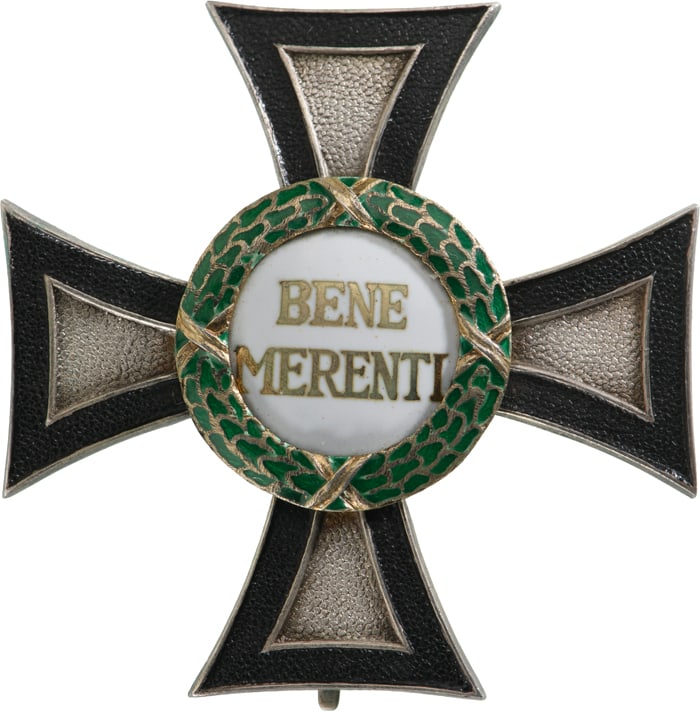 Bene Merenti Order of the Royal House (1937): 3rd Class, Civil. Breast Star, 44 mm, Silver, center enameled, obverse with "BENE MERENTI", on reverse medium pin. Very rare and in mint state! I RR!