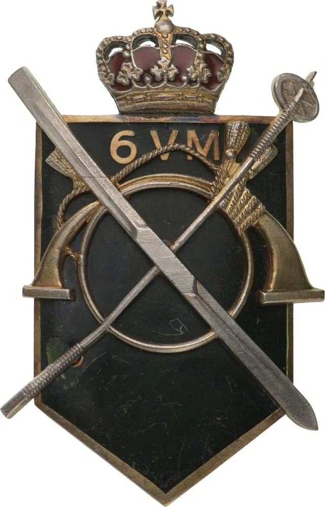 Special Collection of 7 Year Regimental Badges of the 6th Mountain Riflemen Battalion: Breast Badge, 60x38 mm, gilt Silver, hallmarked "SILBER-900-ABN", one side partially enameled, vertical pin on the back. M.S.B.R.. 421. Very rare and of high jeweler's quality! Mint state! I RR!