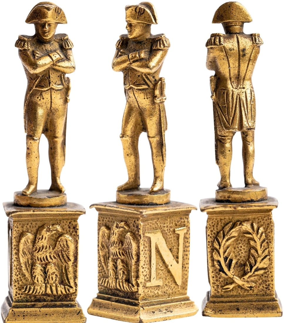 Napoleon Statuette: Small statuette of Napoleon on stand in brass. Dim.: 62 mm. Perfect condition and very attractive!