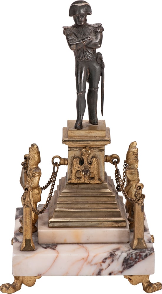 Dark bronze relief statuette about Emperor Napoleon 1st: White marble base four feet claws, mausoleum terrace where there are two sentries, soldiers of the old guard. Pedestal base in gold metal. Nice quality, good condition. France, memory, circa 1880/ 190