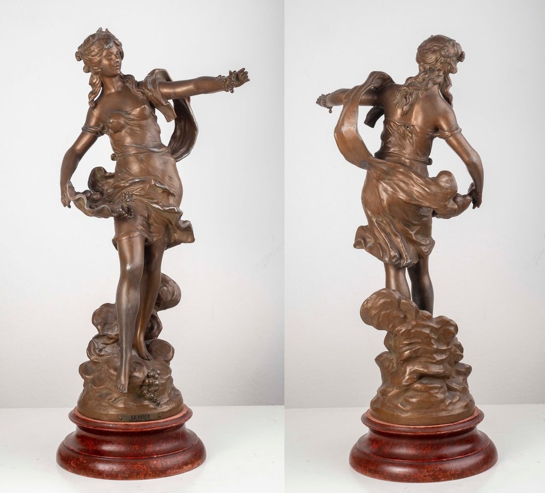 Auguste Moreau (1834 -1917) - The Pearl (the birth of), large decorative regule (zamak) statue: A large decorative regule (zamak) statue, light patina, mythological inspiration, young woman standing on a pearl rock, round marble pedestal with steps, overall height 50 cm, 20th century. Superbe! I