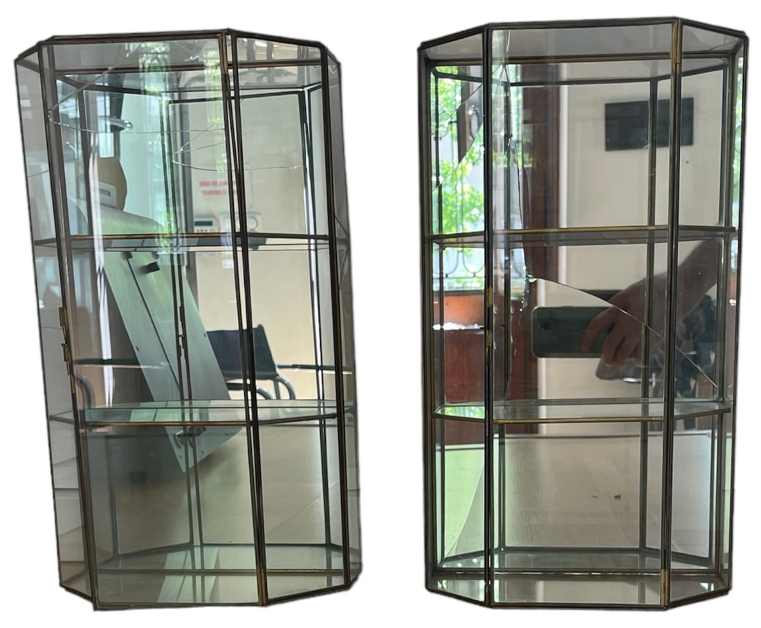 Pair of Brass Glass and Mirrored Wall Cabinets: Pair of Brass Glass and Mirrored Wall Cabinet. Dim.: 40x23 cm. Cracks to the glass and mirror. II
