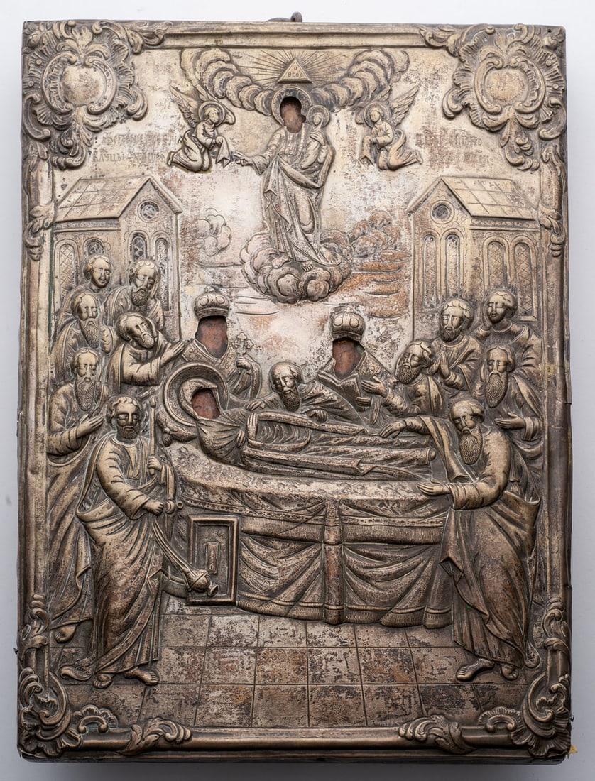 ICON Entombment of Mary virgen surrounded by the Apostles: Wooden support and oklad in silver-gilt, scene of the Entombment of Mary virgen surrounded by the Apostles. Very nice carving work, expressive pain of the faces, decorations and volutes in the corners