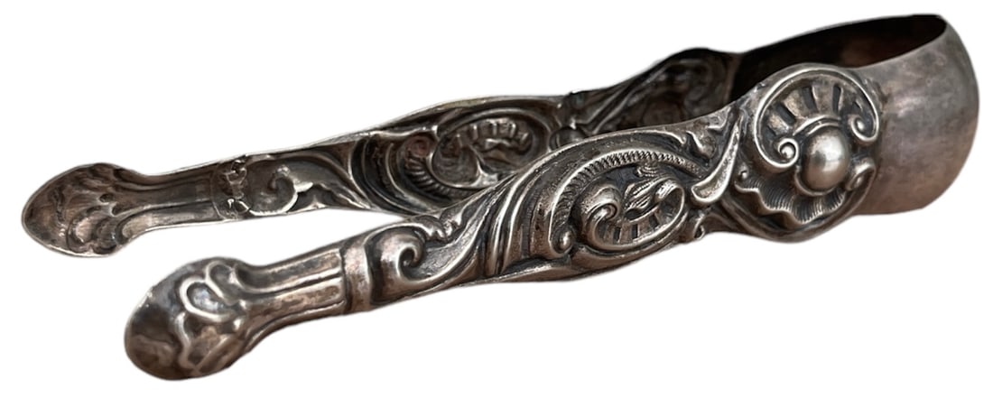 Silver Sugar Tongs, so-called "Bordelais": Silver sugar tongs, so-called "Bordelais" model with applied foliage decoration. Late 19th century. Dimension 18 x 3 cm, weight 42 g. Extremely fine condition. I