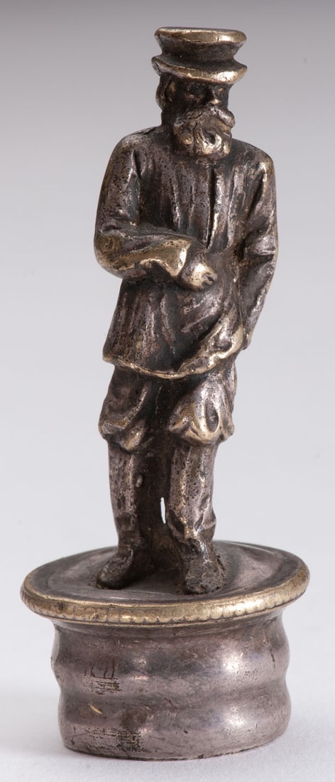 Silver bottle stopper, subject of a bourgeois in the street: Late 19th Century, probably a work of Germany, no mark. Height 7 cm, weight 39 g. Good condition