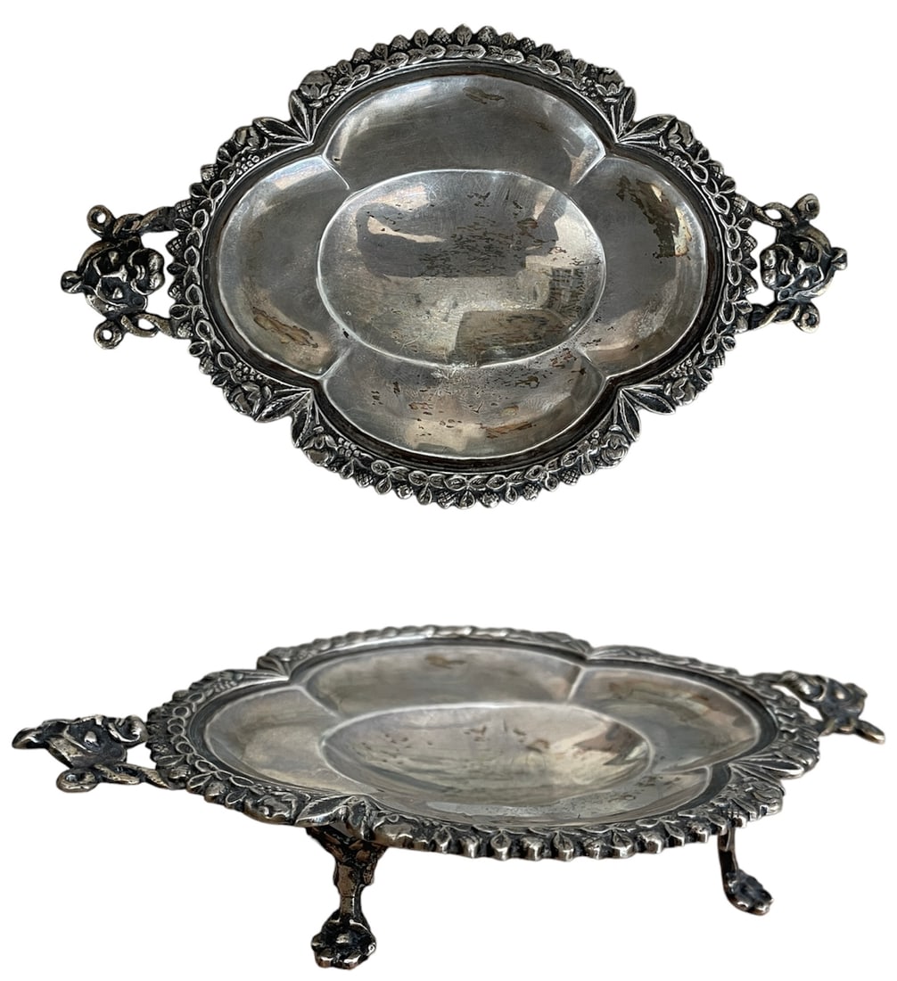 Silver Presentation Tray: Silver presentation tray, polylobed model with chiseled outline on skate feet, delicate floral & plants decoration, side handles with mascaron faces. Superb work from the end of the 19th century.