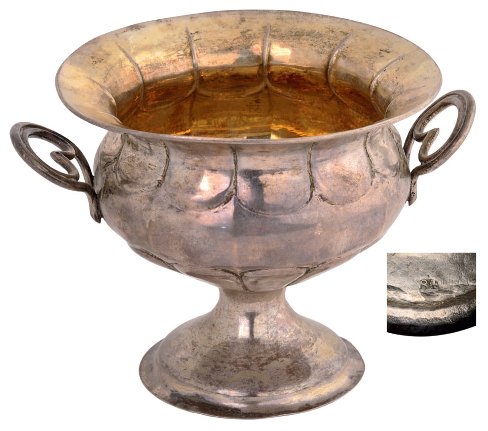 Silver gilt cup on pedestal base: Lateral handles and lobed sections, carving with eggshaped motives on the paunch, weight 182 g, 10 cm high, "84" standard garantee (marked three times, not of other mark).