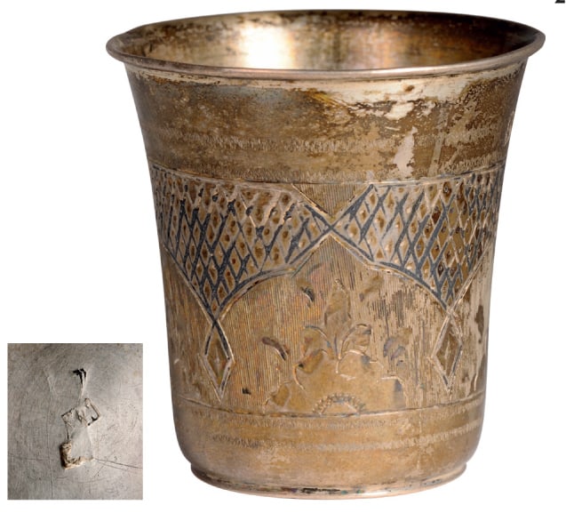 Silver water tumble: Flat-bottomed model, flared body, geometrical and structured carving all around, 7 cm high, weight 58 g, "84" standard guarantee, Moscow 1894, essayer`s mark Lev Fedorovich Oleks, silversmith (badly