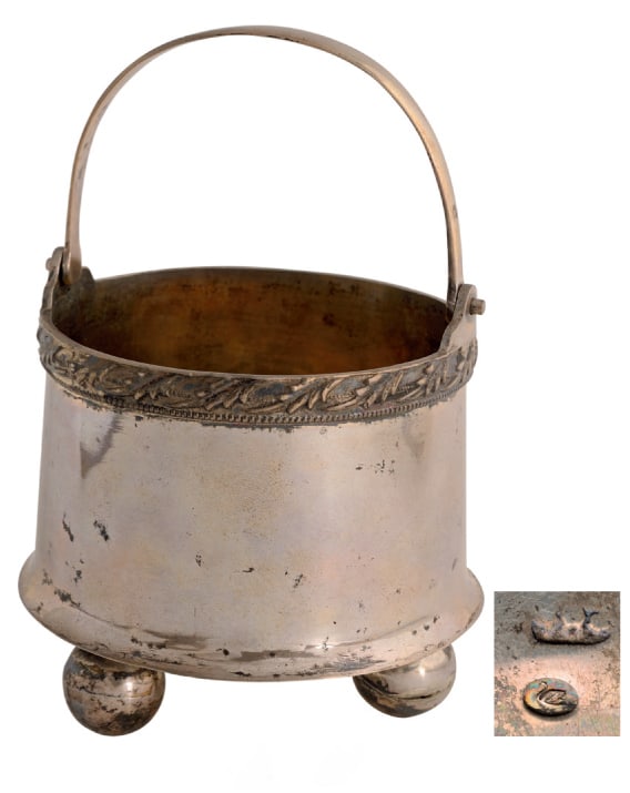 Small silver basket: Three balls feet, right body, frieze with ferns engraved in border, height 7.5 cm, weight 220 g, no mark except "84" standard guarantee, "swan" stamp for export.