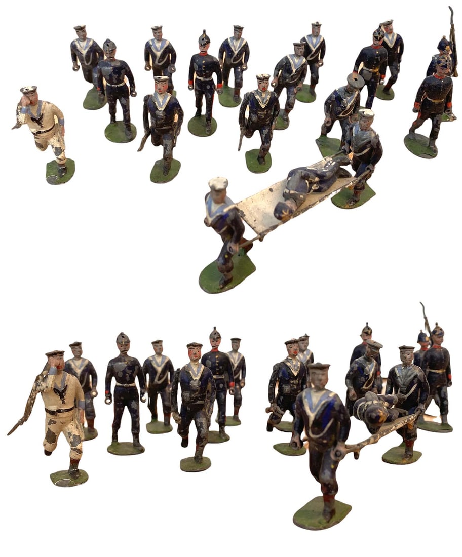 SET OF 18 LEAD TOY SOLDIERS: Set of 18 Lead toy British sailors, painted. Fair to good condition.(18)