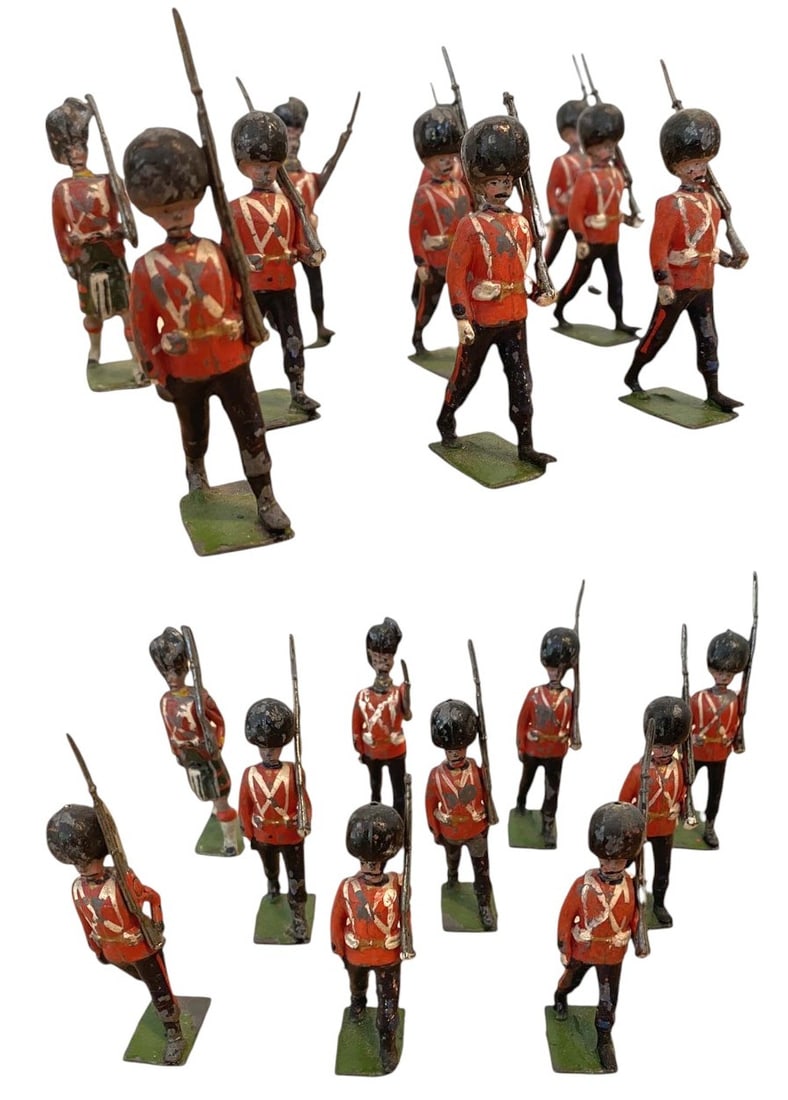 SET OF 10 LEAD TOY SOLDIERS: Set of 10 Lead toy soldiers representing British and Scottish soldiers. Painted. Fair to good condition.