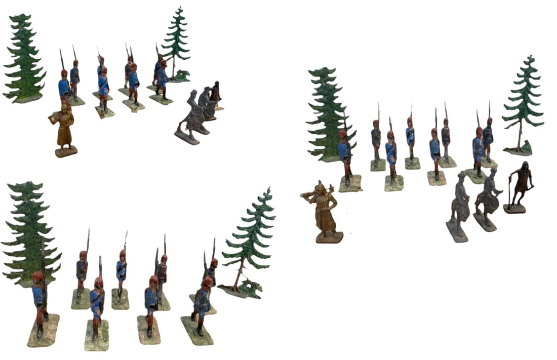 SET OF 12 LEAD AND METAL TOY SOLDIERS: Set of 12 Lead and Metal Toy soldiers and decor. Fair to very good condition. Sold as is!