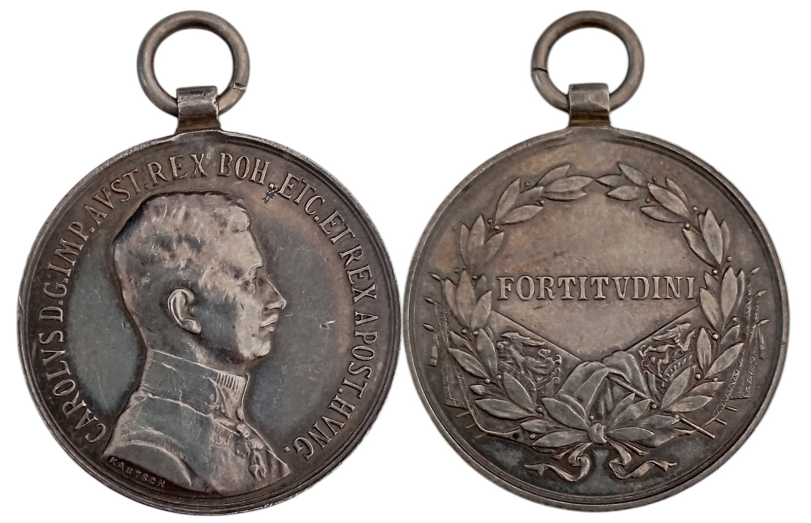 Medal for Bravery, Charles I Model, 1917: Silver Class. Breast Badge, 35x31 mm., Silver, original ring. Extremely fine condition! I-