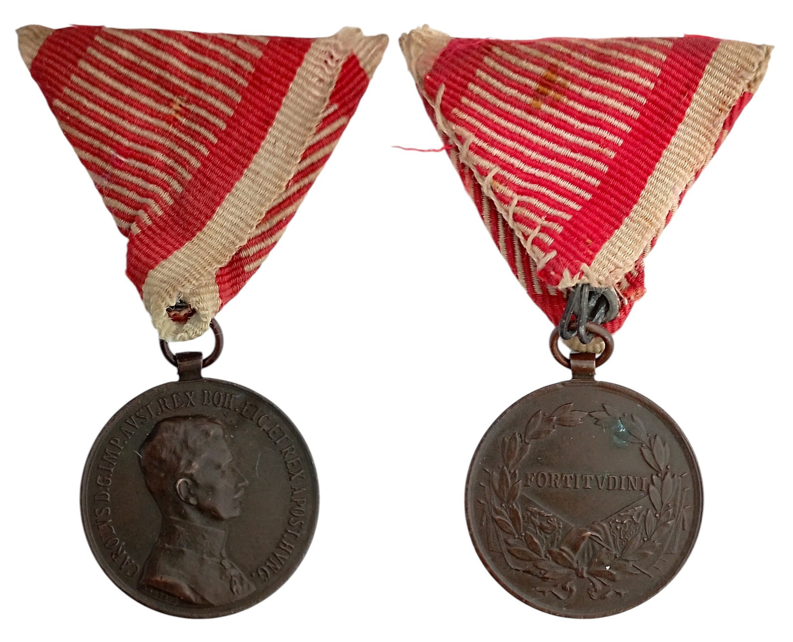 Medal for Bravery, Charles I Model, 1917: Bronze Class. Breast Badge, 35x31 mm., Bronze original ring and ribbon. Extremely fine condition! I-
