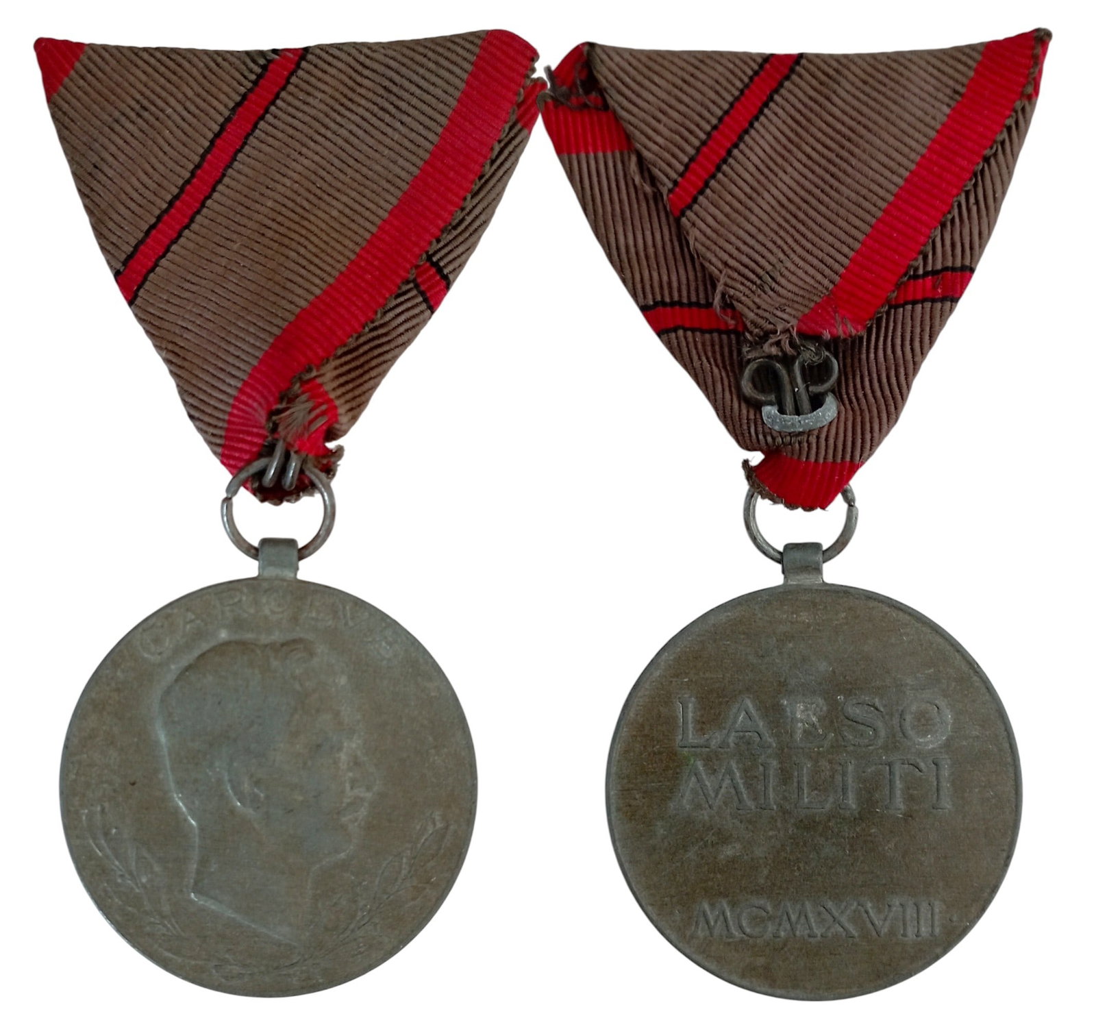Wounded Medal, 1917: Breast Badge, 41x38 mm., Zinc, original ring and triangular ribbon. Extremely fine condition! I