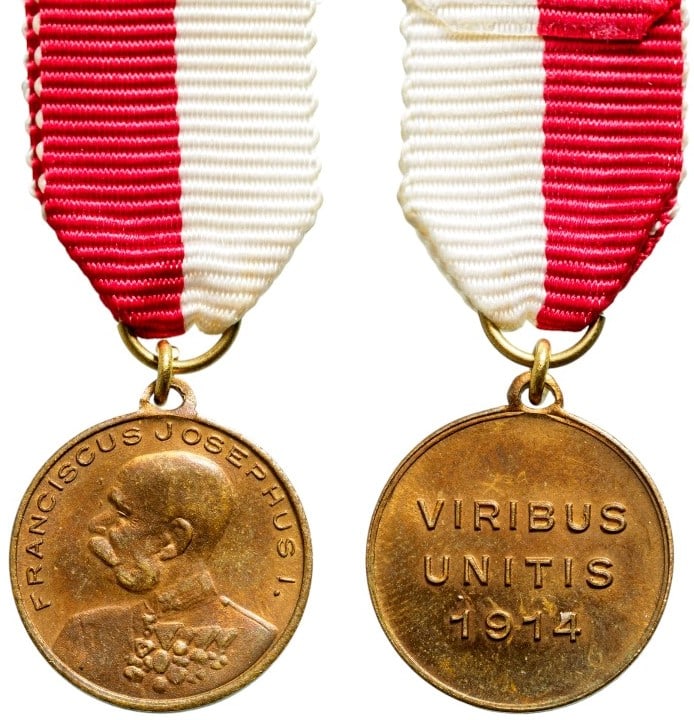 Patriotic Medal of Franz Joseph, 1914: Breast Badge, 18x16 mm., Bronze, original suspension ring and ribbon. Mint condition! I