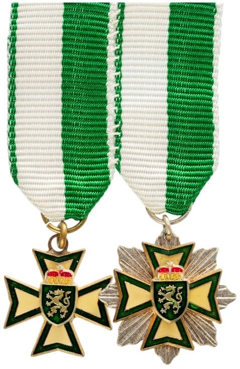 Steiermark "Merit Order": Grand Officer's Set Miniatures. Breast Badge, 17x15 mm, gilt Bronze, one side enameled, original suspension ring and ribbon. Breast Star, 20mm, gilt and silvered, superimposed part enameled, original 