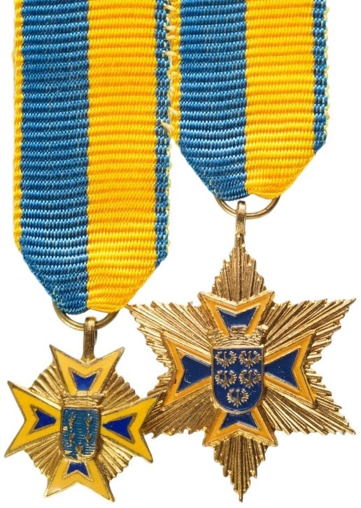 Lower Austria (Nieder Oesterreich) "Merit Order": Grand Cross Set Miniatures. Breast Badge, 18x15 mm, gilt Bronze, one side enameled, original suspension ring and ribbon. Breast Star, 23 mm, gilt Bronze, superimposed part enameled, original