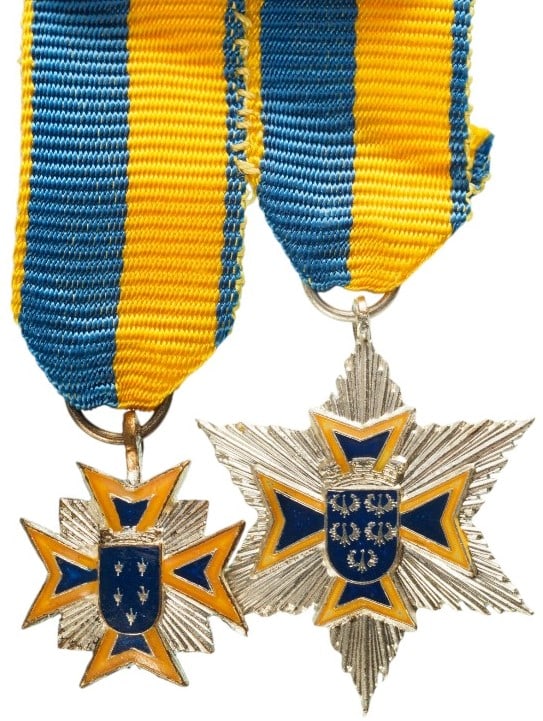 Lower Austria (Nieder Oesterreich) "Merit Order": Grand Officer's Set Miniatures. Breast Badge, 18x15 mm, gilt and silvered Bronze, one side enameled, original suspension ring and ribbon. Breast Star, 25 mm, silvered and gilt Bronze, superimposed par
