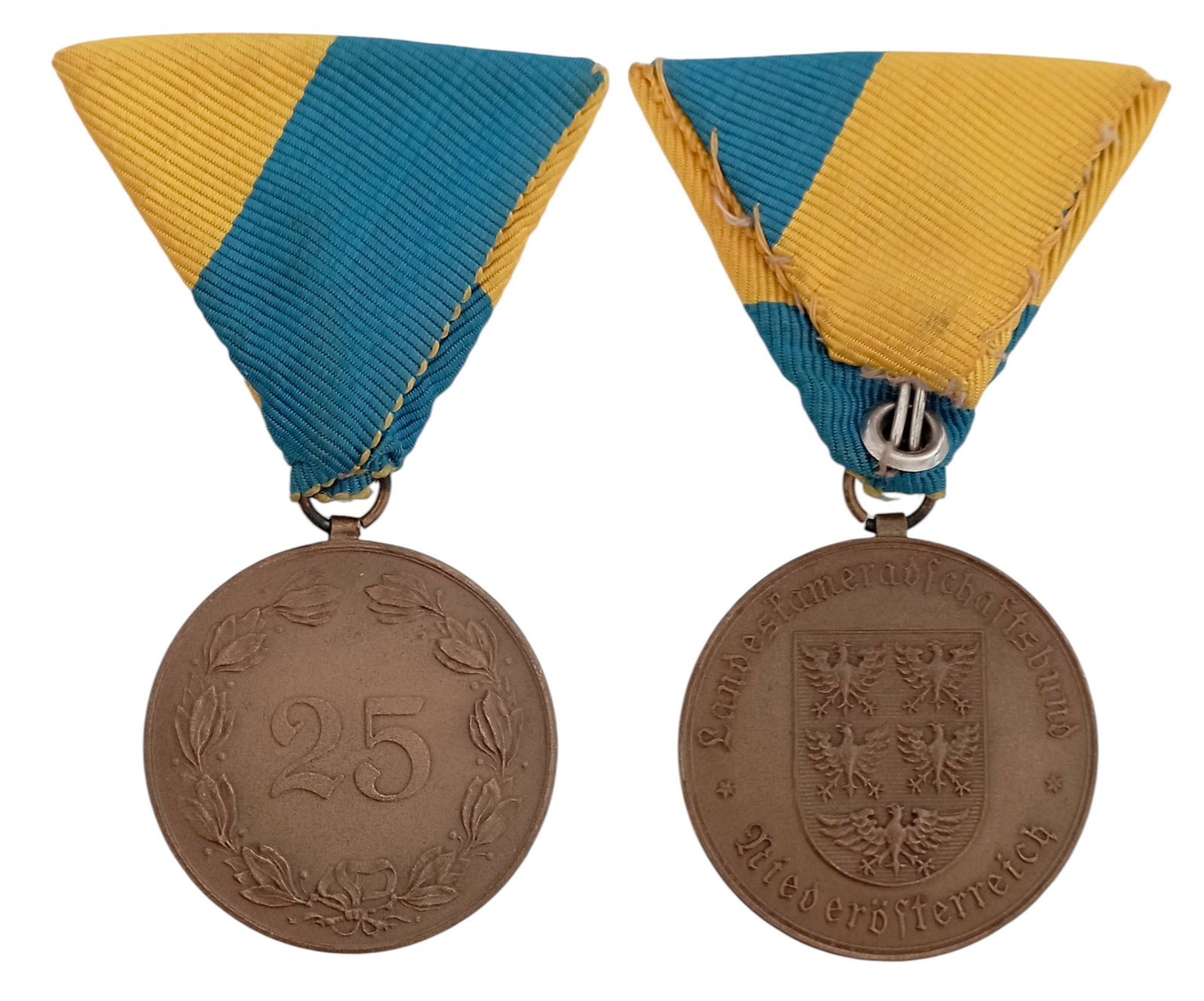 Lower Austria (Nieder Oesterreich), Comrades Associationfor 25 Years of Service Medal: Breast Badge, 38x35 mm, Bronze, original suspension ring and triangular ribbon. Extremely fine condition! I