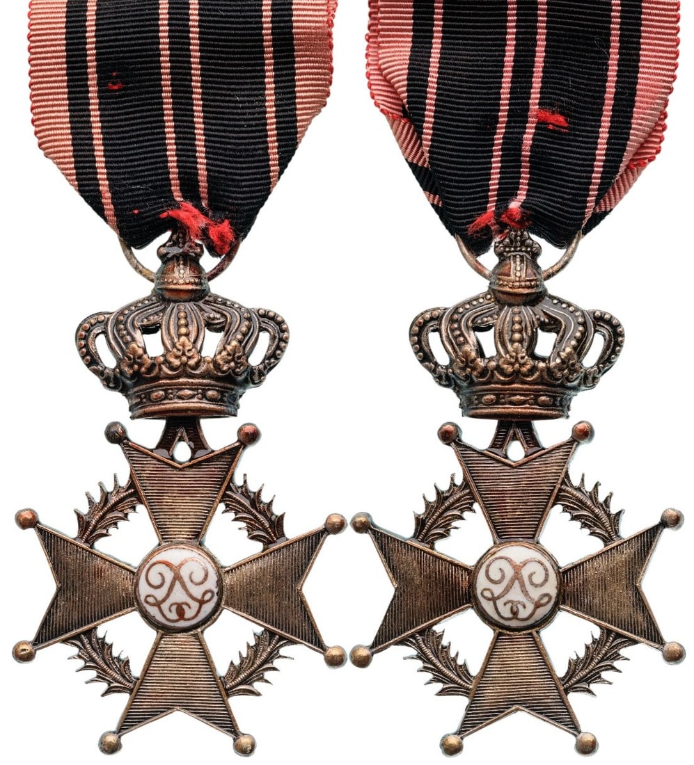 ORDER OF LEOPOLD II: Knight's Cross Civil, 5th Class, instituted in 1900. Breast Badge, 65x41 mm, Bronze, centers enameled (from long service cross), original suspension crown, ring and ribbon. A interesting modified cros