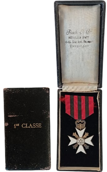 Decoration, Civique, 1867: 1st Class. Breast Badge, 47x34 mm, Silver, enameled, original suspension ring and ribbon, in original case of issue by "Fisch& Co - Bruxelles", with gilt class inscription on the lid. A beautiful cros