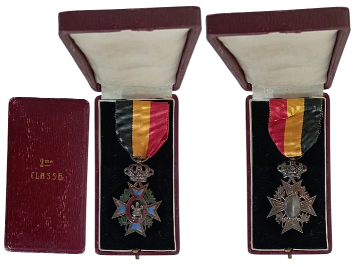 Silver Medal for Cooperation: 2nd Class. Breast Badge, 55x33 mm, Silver, one side enameled, original suspension crown, ring and ribbon, in case of issue, with gilt class inscription on the lid. A beautiful cross in extremely fine 