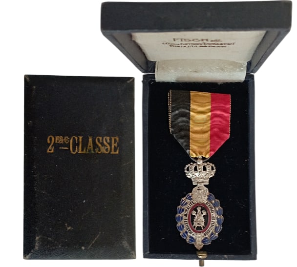 Labour Decoration, Type II, Bilingual, in Silver, 1863: 2nd Class. Breast Badge, 53x27 mm, Silver, one side enameled, original suspension crown, ring and ribbon. in case of issue by "Fisch, Bruxelles". A beautiful cross in extremely fine condition! I