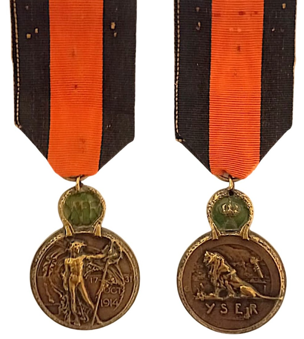 Yser Medal, 1914-1918: Breast Badge, 49x36 mm, Bronze, enameled, original suspension ring and ribbon. Mint condition! I