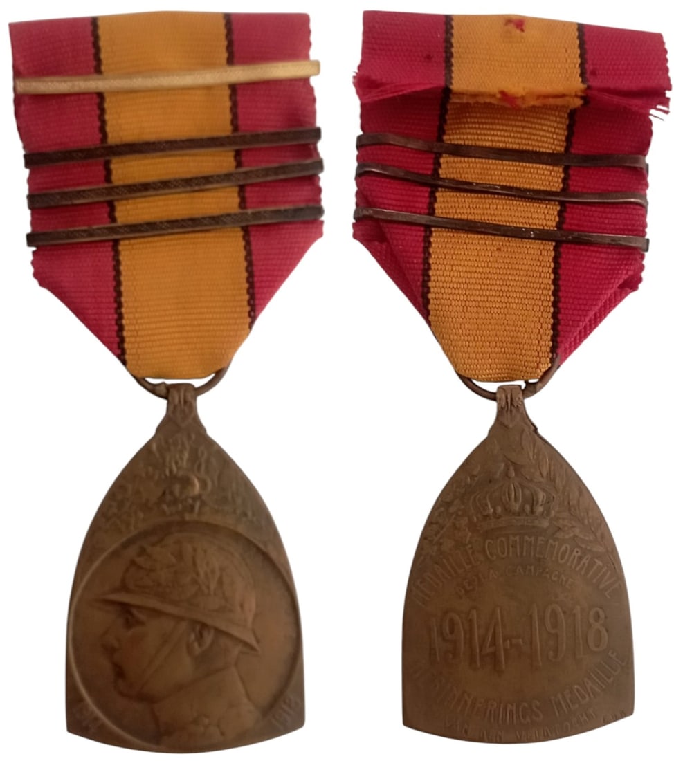 Commemorative Medal of the 1914 - 1918 War, 1919: Breast Badge, 48x30 mm, Bronze, original suspension ring and ribbon with 4 bars. Extremely fine! I